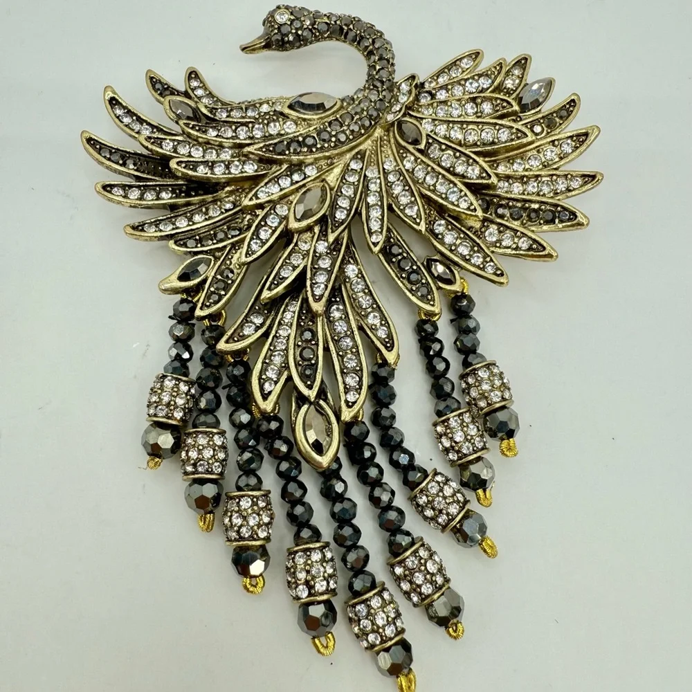 Heidi Daus “Graceful Beauty” Swan Brooch – Crystal Pave Statement Pin – Dangle - Picture 15 of 16